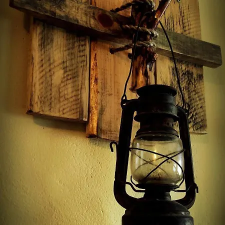 Uki & Sofi Mountain House ゲストハウス 3*