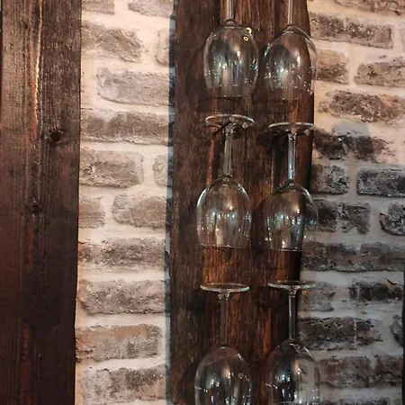 Uki & Sofi Mountain House ゲストハウス 3*