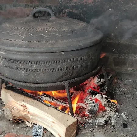 Uki & Sofi Mountain House ゲストハウス 3*