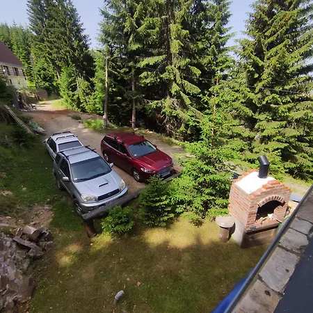 Uki & Sofi Mountain House ゲストハウス 3*