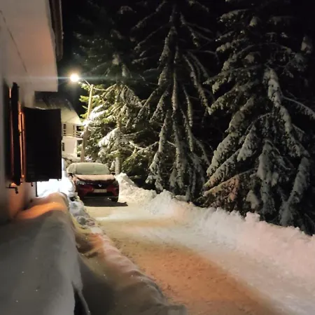 ゲストハウス Uki & Sofi Mountain House 3*